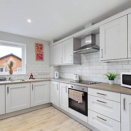 Contemporary 2-Bedroom Apartment Белфаст Экстерьер фото
