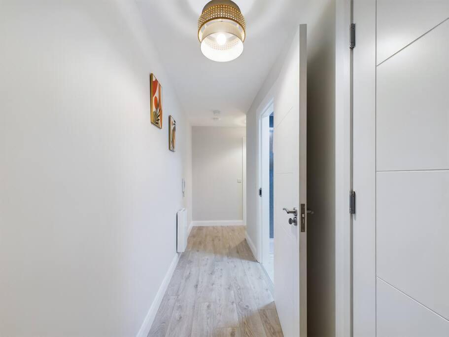 Contemporary 2-Bedroom Apartment Белфаст Экстерьер фото