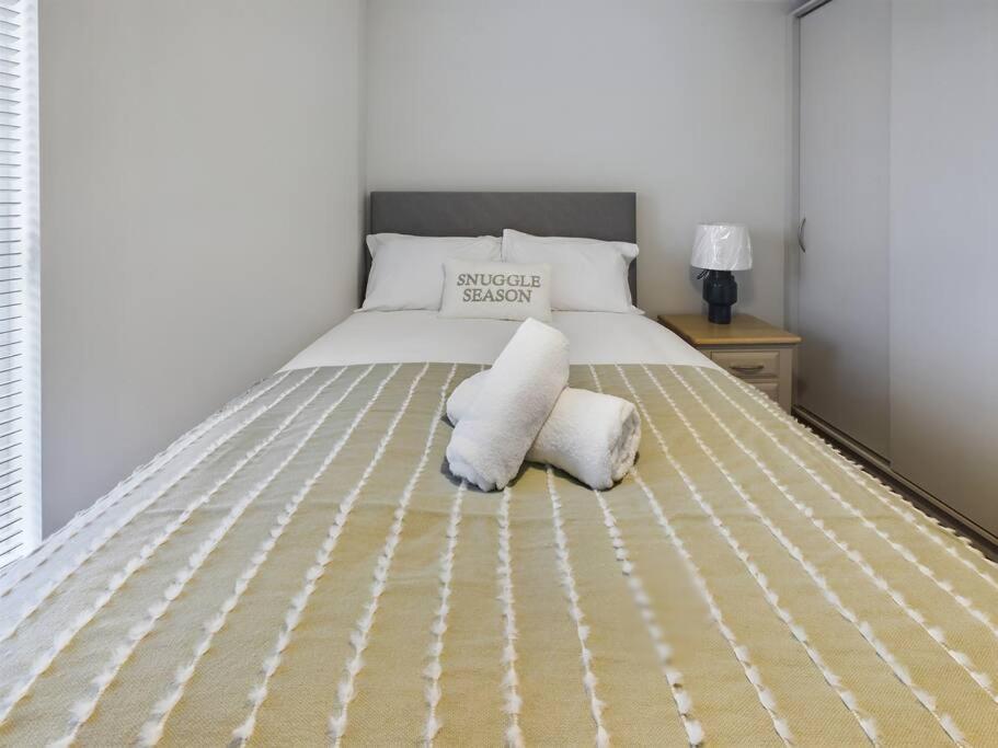 Contemporary 2-Bedroom Apartment Белфаст Экстерьер фото