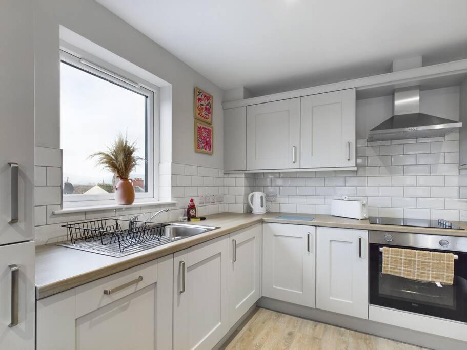 Contemporary 2-Bedroom Apartment Белфаст Экстерьер фото