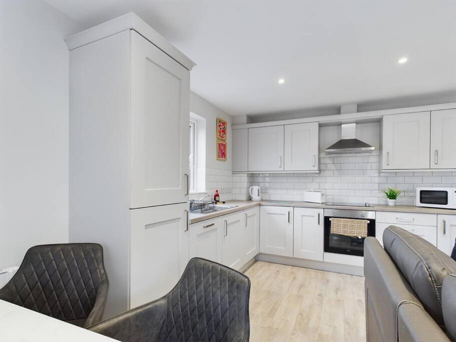 Contemporary 2-Bedroom Apartment Белфаст Экстерьер фото